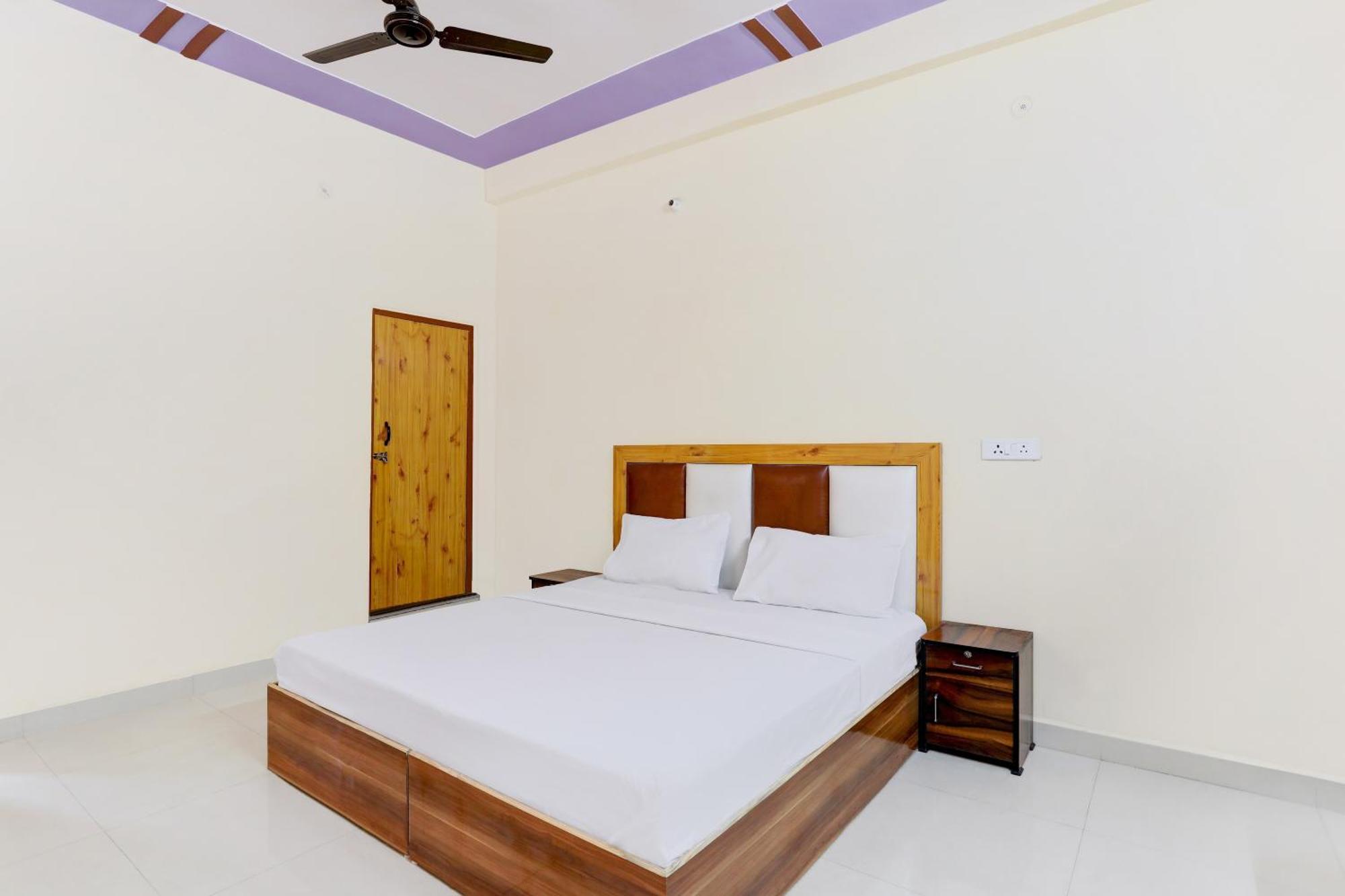 Hotel O Blu Moon Газиабад Екстериор снимка