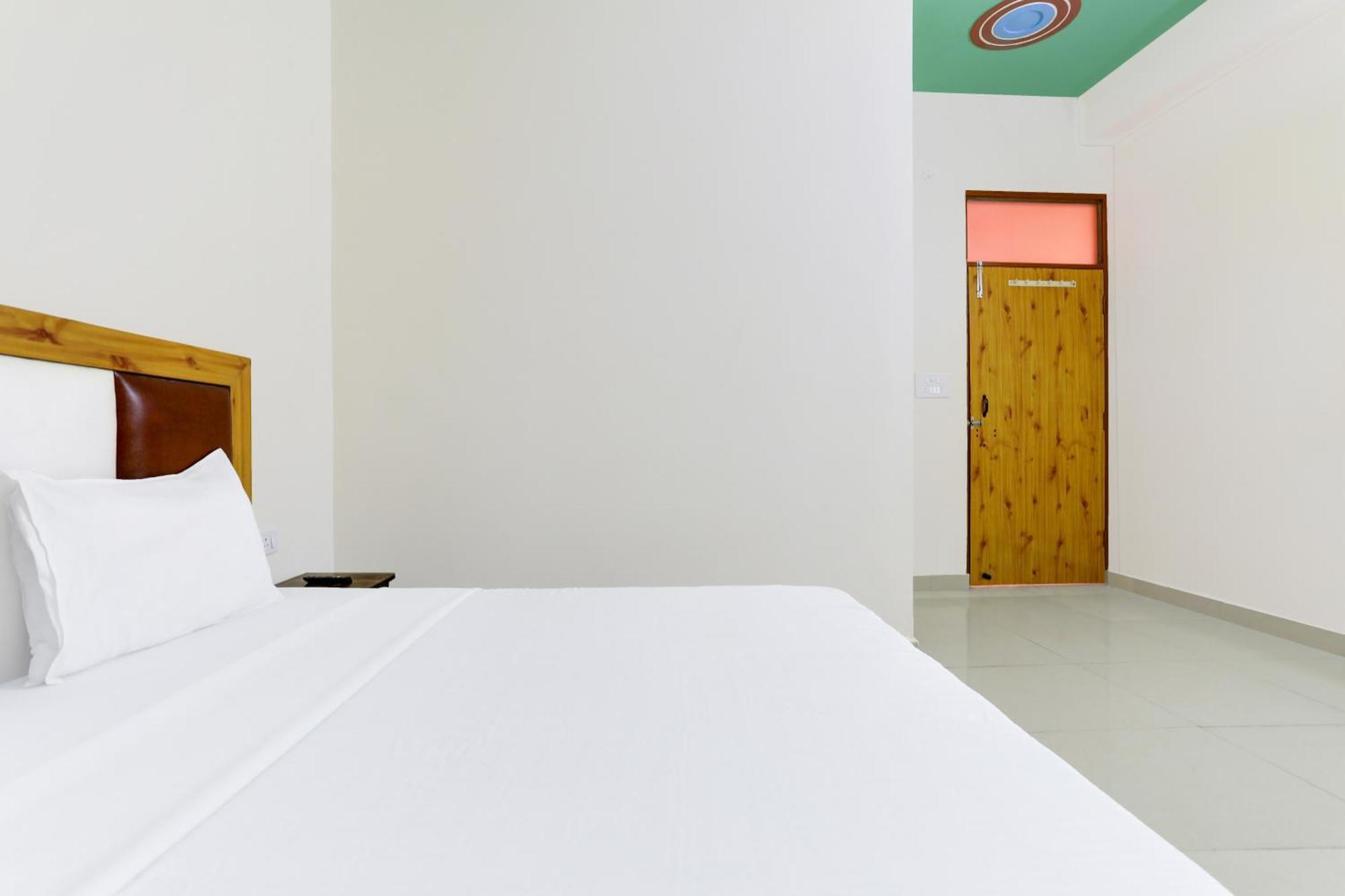 Hotel O Blu Moon Газиабад Екстериор снимка