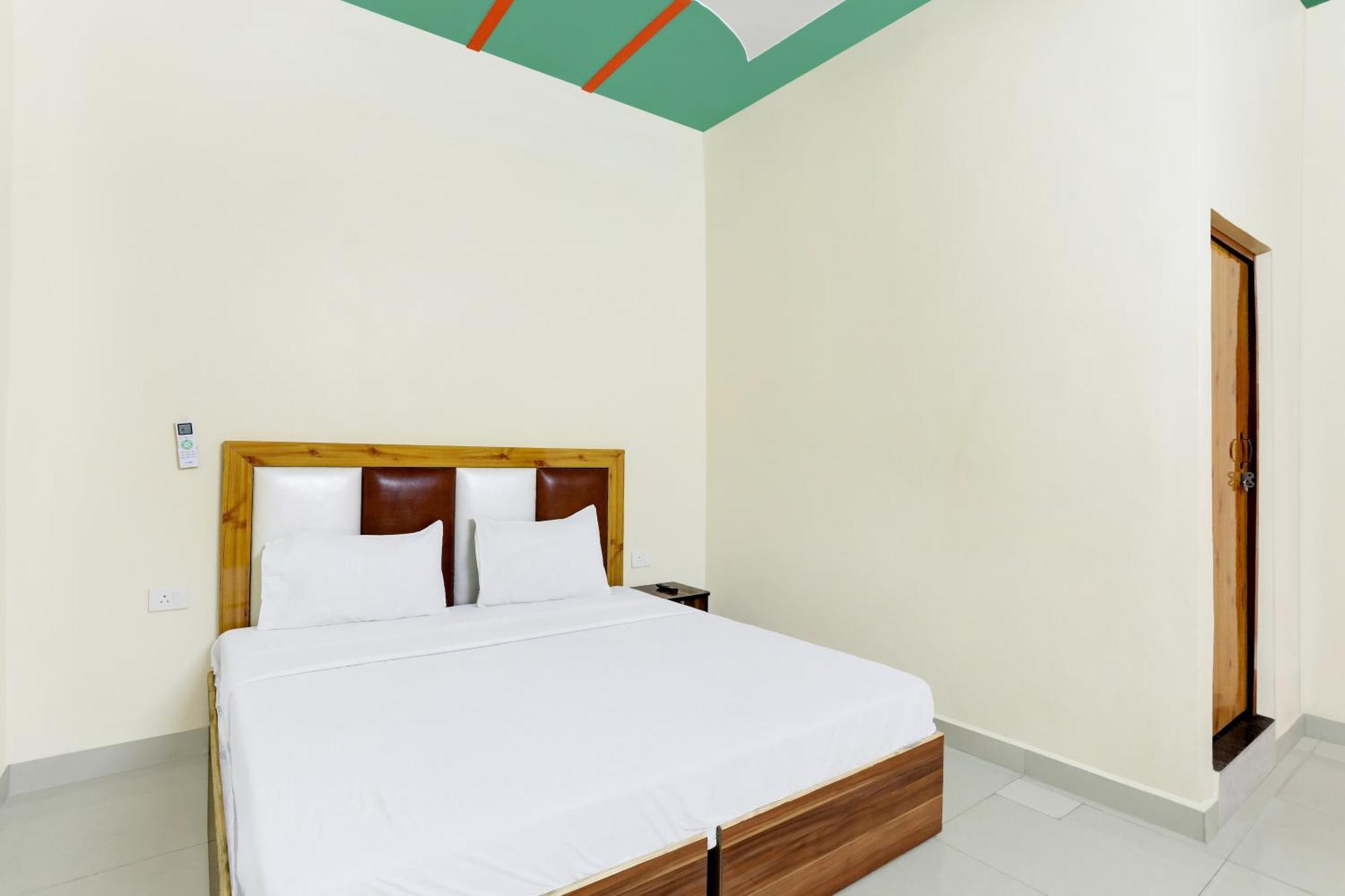 Hotel O Blu Moon Газиабад Екстериор снимка
