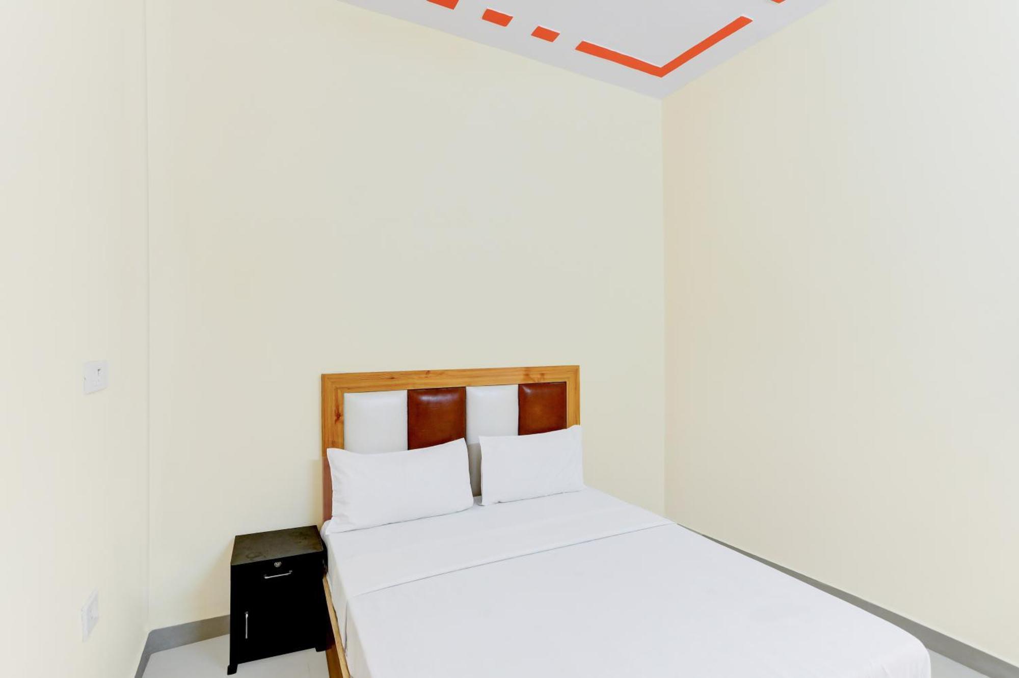 Hotel O Blu Moon Газиабад Екстериор снимка