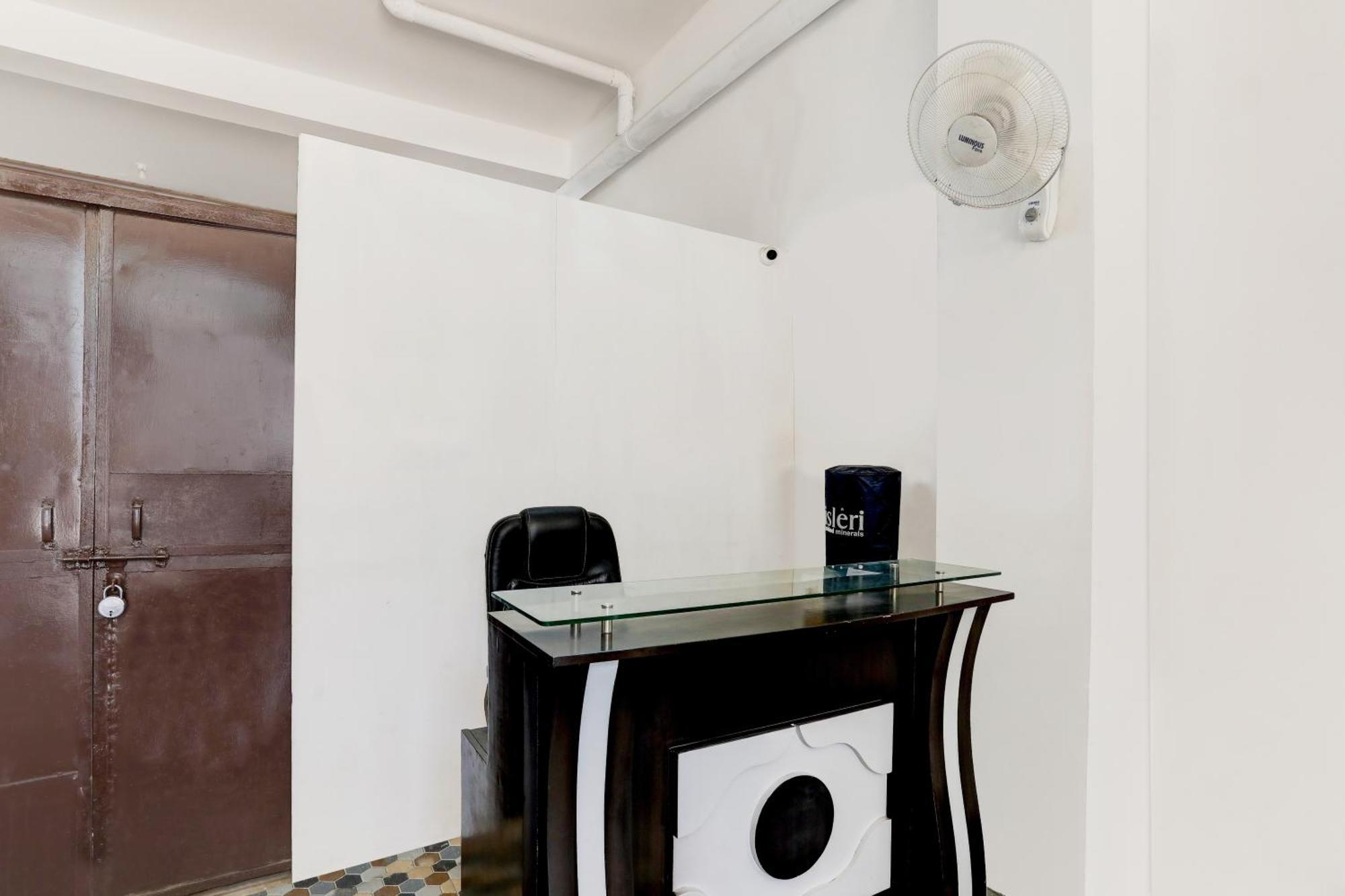 Hotel O Blu Moon Газиабад Екстериор снимка