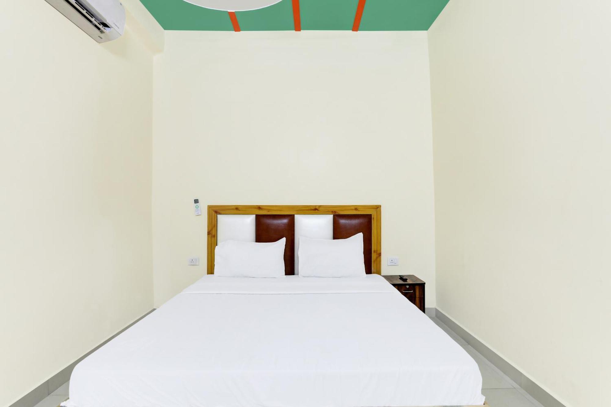 Hotel O Blu Moon Газиабад Екстериор снимка